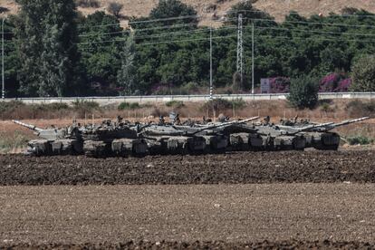 Tanques de Israel en una zona cercana a la frontera con Líbano, este jueves.
