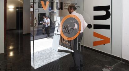 Acceso a la sede de la Valencian International University (VIU), en Castellón.
