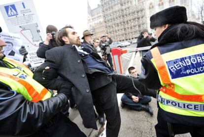 Gabo Vago, uno de los líderes de la oposición en Hungría, detenido el pasado 23 de diciembre de 2011 por efectivos de la policía en Budapest.