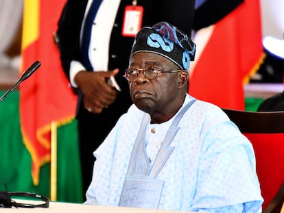 El presidente de Nigeria, Bola Tinubu, durante el encuentro con la Cedeao, este jueves en Abuya.