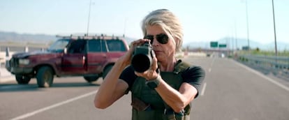 Linda Hamilton, in 'Terminator: Dark Fate' (2019), once again proving that no one carries a 'bakooza' as well as she does.