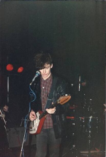 Jim Reid, en un concierto The Jesus and Mary Chain, en 1984.