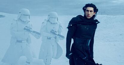 El actor Adam Driver en un fotograma de &#039;Star Wars: El despertar de la Fuerza&#039;. 