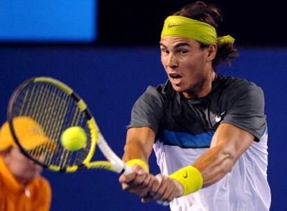 Nadal devuelve el golpe al alemán Tommy Haas en la tercera ronda del Abierto de Australia