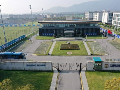 Vista aérea das instalações de treinamento do Jiangsu FC, depois que o clube anunciou o fim de suas operações.