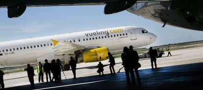 Un Airbus A320 de Vueling en el aeropuerto de Barcelona.