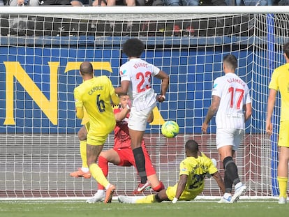 Koundé marca para el Sevilla en la última jugada del partido ante el Villarreal.