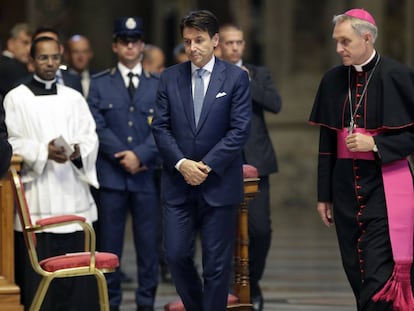 El primer ministro, Giuseppe Conte, en el funeral del cardenal Achille Silvestrini.