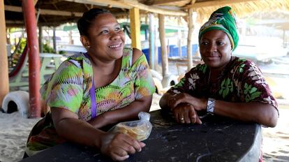 Dos mujeres en Corozal, Honduras.