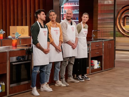 Los cuatro finalistas de 'MasterChef 10'. En vídeo, un reportaje sobre el programa realizado en 2021.