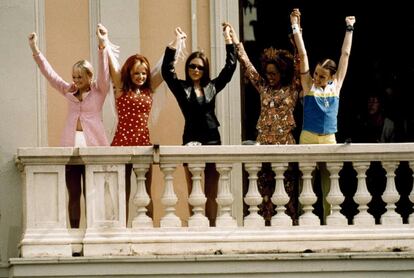 Las Spice Girls en el balcón del Ayuntamiento de Granada, 6 de octubre de 1997.