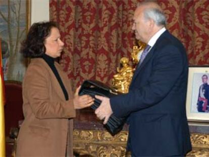 Miguel Ángel Moratinos toma el relevo en Exteriores de manos de Ana Palacio, el pasado 18 de abril.