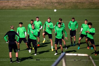 Los jugadores del Moenchengladbach en el entrenamiento previo al partido de Champions