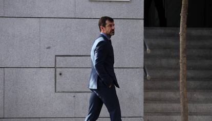 Ferrán López, actual jefe de los mossos, en sustitución de Trapero, sale de la Audiencia Nacional tras declarar.