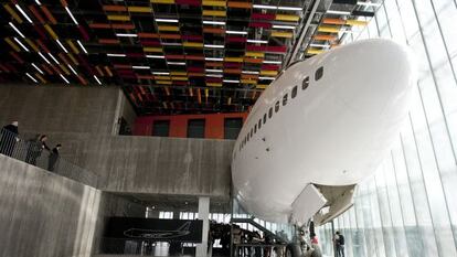 Cabina del 'Lope de Vega', el avión que trajo el 'Guernica' a España desde Nueva York, expuesta en el Muncyt.