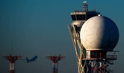 Torre de control del aeropuerto de Barcelona-El Prat.