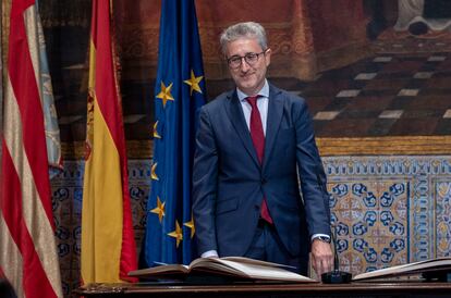 Arcadi España, en su toma de posesión como consejero de Hacienda.