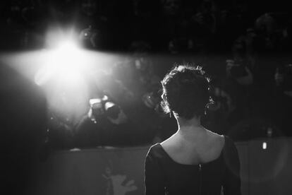 La actriz, Audrey Tautou, posa para los fotógrafos durante la presentación de la película 'Nobody Wants the Night' (Nadie quiere la noche).