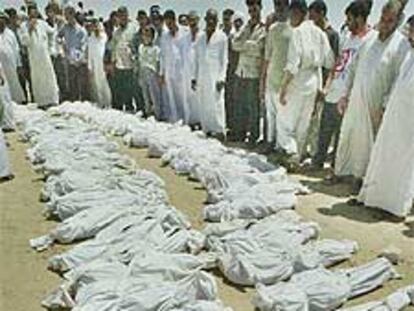 Fosa común de víctimas de una purga de Sadam en 199