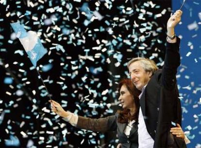 Fernández y Kirchner, en el acto del miércoles en la plaza de Mayo.