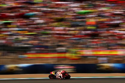 Sesión de calentamiento del piloto de Repsol Honda durante el Gran Premio de España celebrado en Jerez, el 7 de mayo.