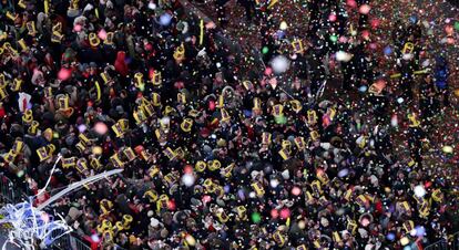 Ambiente en Times Square en Nueva York (EE UU) durante la celebración del Año Nuevo.