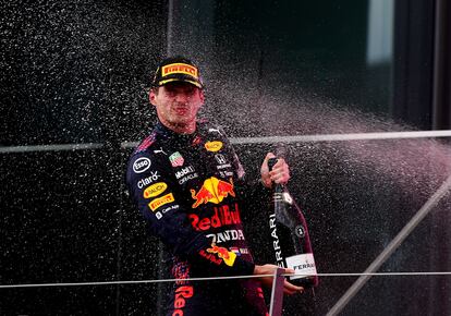 Max Verstappen celebra su triunfo en el GP de Estiria.