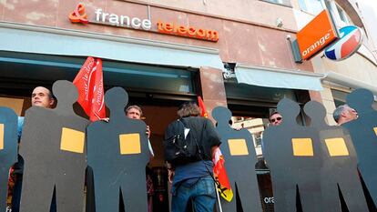 Manifestación de trabajadores de France Télécom, en Estrasburgo, por la ola de suicidios de sus trabajadores, en 2009.