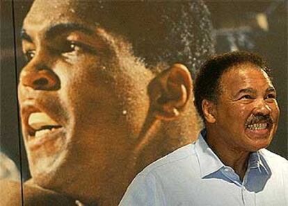 Mohamed Alí, ayer en Francfort durante la presentación en la feria del libro <i>Greatest of all time (GOAT).</i>