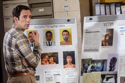 Ralf Little como el detective Neville Parker, en el capítulo final de la 13ª temporada de 'Crimen en el paraíso', su episodio de despedida. Imagen cedida por COSMO.