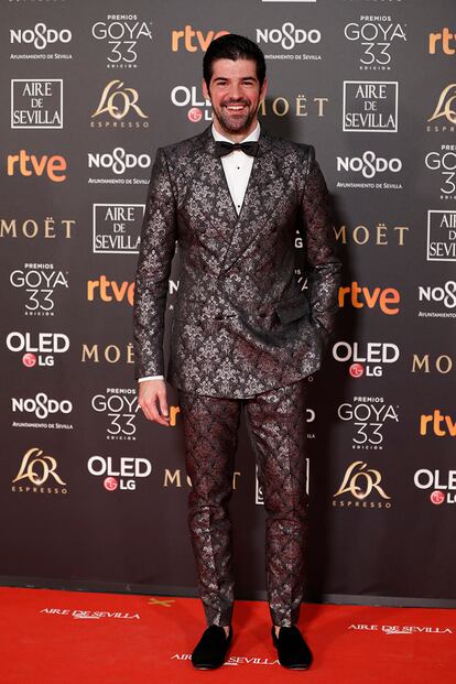 Miguel Ángel Muñoz se ha atrevido con un traje brocado de Dolce & Gabbana.