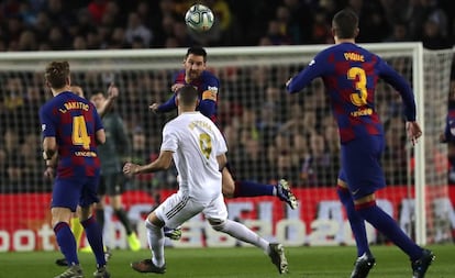 Messi, durante el partido en el Camp Nou.