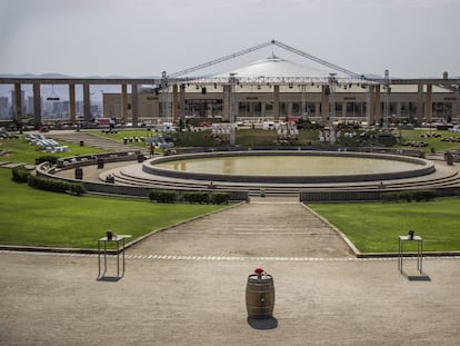 Bodas en jardín con mobiliario de la empresa catalana. La tendencia es la decoración casual.