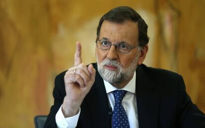 El presidente del Gobierno, Mariano Rajoy, durante su entrevista con EL PA&Iacute;S.  