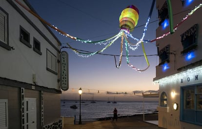 Uno de los pulpos que decoran estos días las calles de Corralejo.
