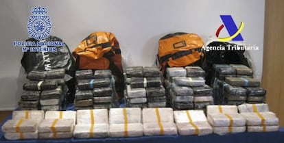 Parte del cargamento de cocaína interceptado en Valencia.