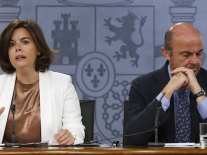 Soraya S&aacute;enz de Santamar&iacute;a y Luis de Guindos, este viernes.