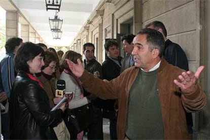 Eusebio Gaviño respondió a las preguntas de los periodistas tras prestar ayer declaración ante el juez.