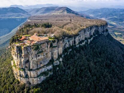 Vista aèria del Santuari del Far. 