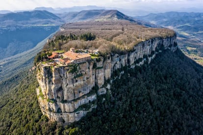 Vista aèria del Santuari del Far. 