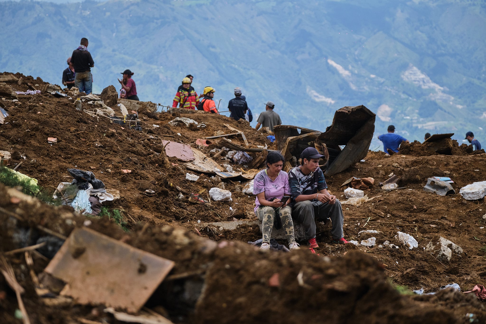 Después de la tormenta que dejó 27 muertos en Bello: “Ante cualquier ruido, la gente piensa que viene otra avalancha”