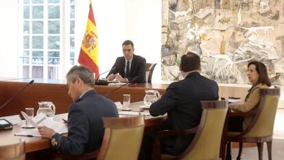 El presidente del Gobierno, Pedro Sánchez, preside el primer Consejo de Ministros virtual de la historia de España debido a la crisis del coronavirus, en Madrid (España), a 17 de marzo de 2020.  17 MARZO 2020;CORONAVIRUS;VIRUS;MADRID: MONCLOA  Moncloa  17/03/2020