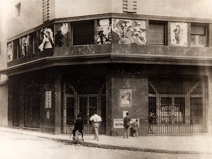 El cine San Carlos, actual teatro Kapital, luce en los cincuenta relieves de José de Almada Negreiros.