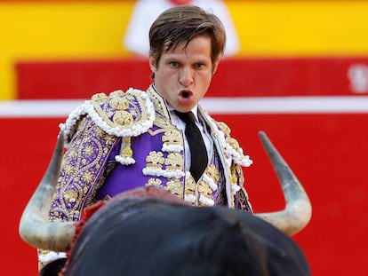 El torero El Juli, durante la lidia a su segundo toro de la tarde.