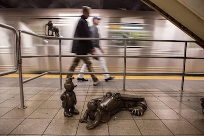 Esculturas de Tom Otterness en la estación de metro de la calle 14 con la Octava Avenida, en Nueva York.