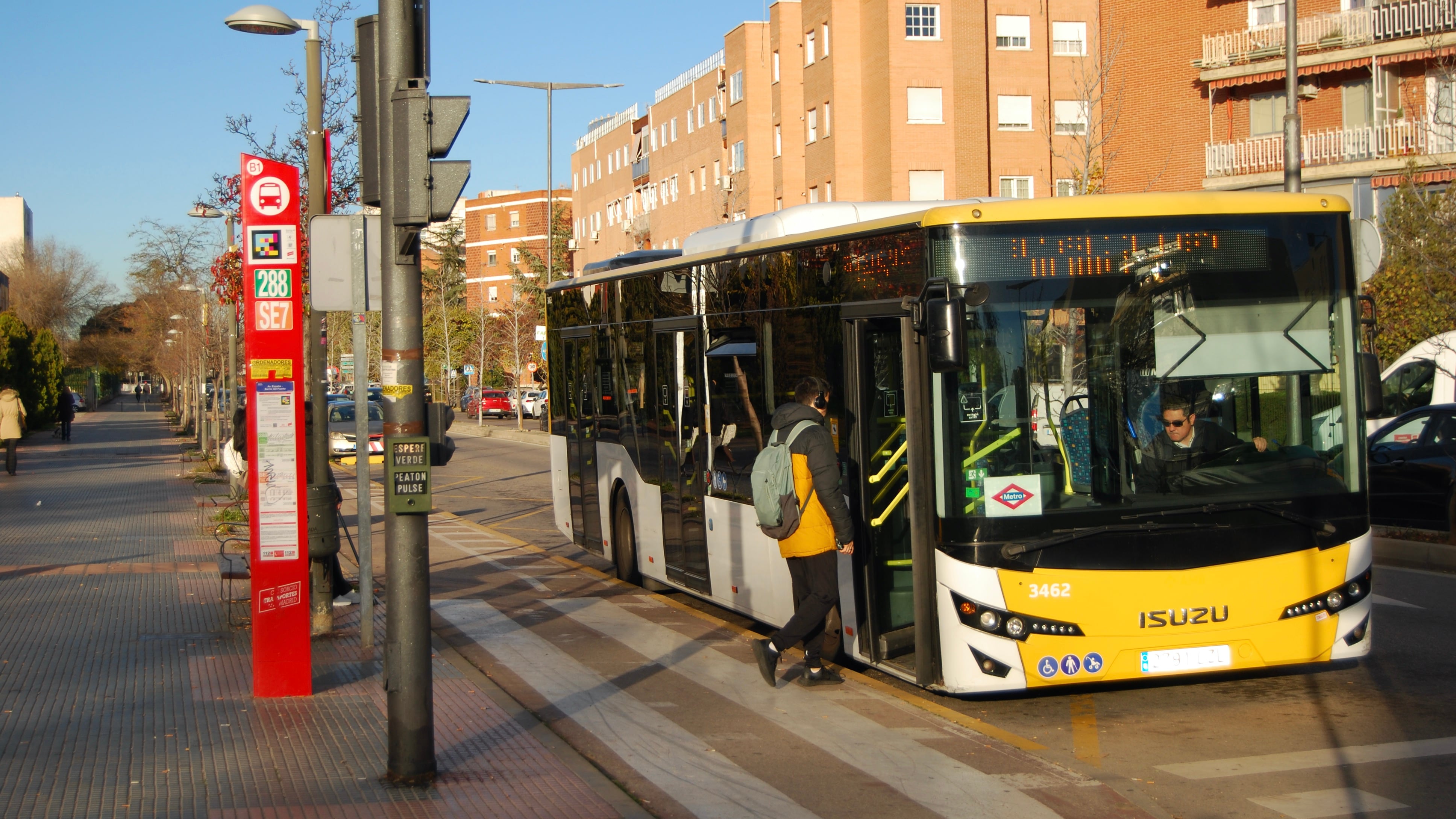 El viacrucis de 120.000 madrileños sin metro desde hace cinco meses: “Ni está ni se le espera”