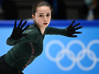 La patinadora Kamila Valieva  durante un entrenamiento este lunes.