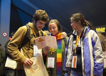 Tres asistentes a El Pa&iacute;s con tu futuro.