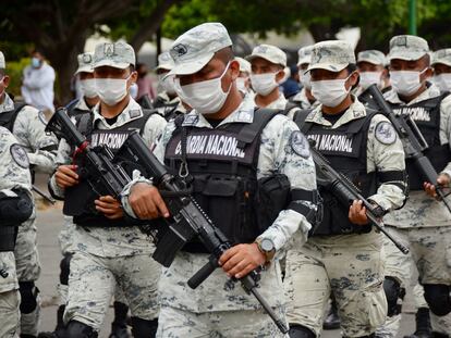 Elementos de la Guardia Nacional desplegados en la frontera con Guatemala