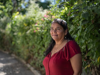 Ana Beatriz Miranda, afuera de la Asociación de Mujeres Huizucareñas, en Huizúcar (El Salvador) el 2 de febrero.